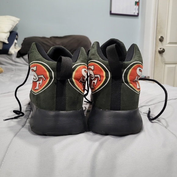 San Fransisco 49ers Red and Green High-Top Sneakers - Picture 6 of 16